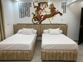 pyramids view room